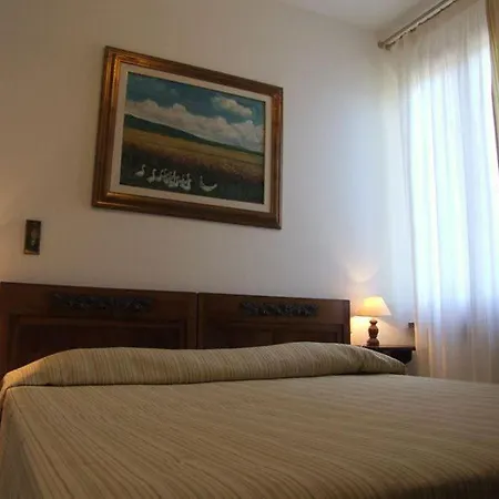 Sleeps 5 Pool Wifi Apartment *