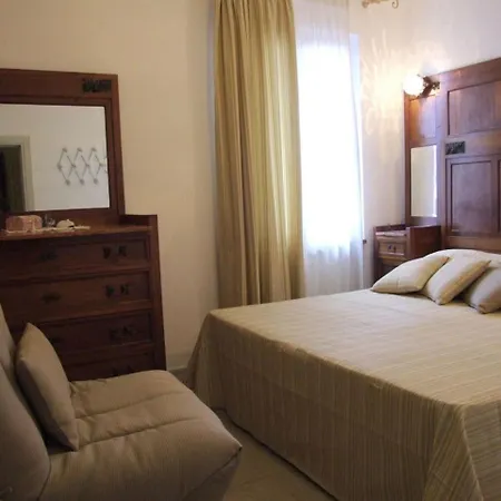 Sleeps 5 Pool Wifi Sassetta