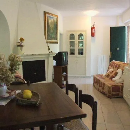 Sleeps 5 Pool Wifi Sassetta